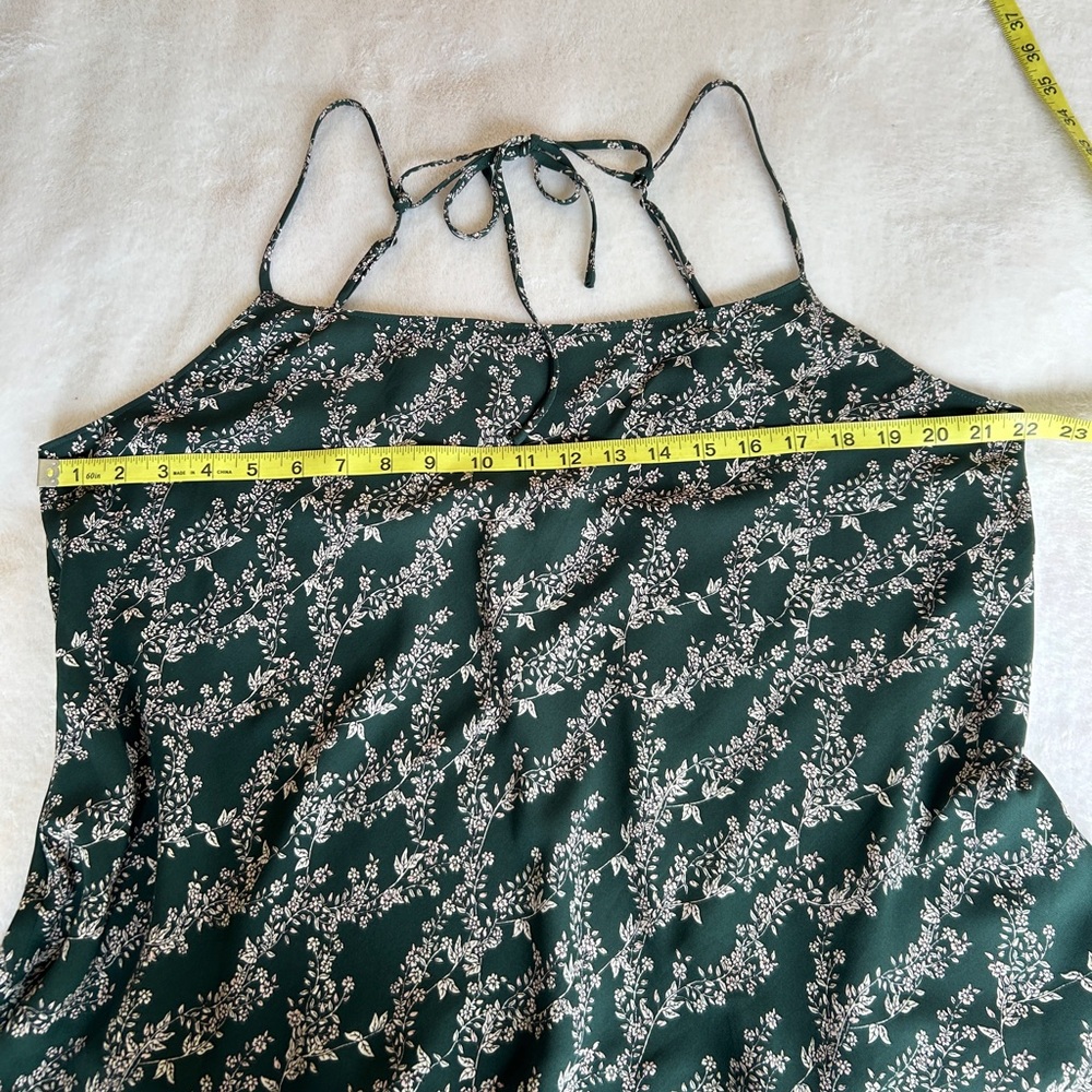 BCBGMaxAzria Spruce Green Strappy
Floral Camisole Top - Picture 12 of 13